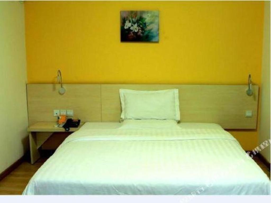 7 Days Inn Luzhou Commercial Pedestrian Street Center Exterior photo