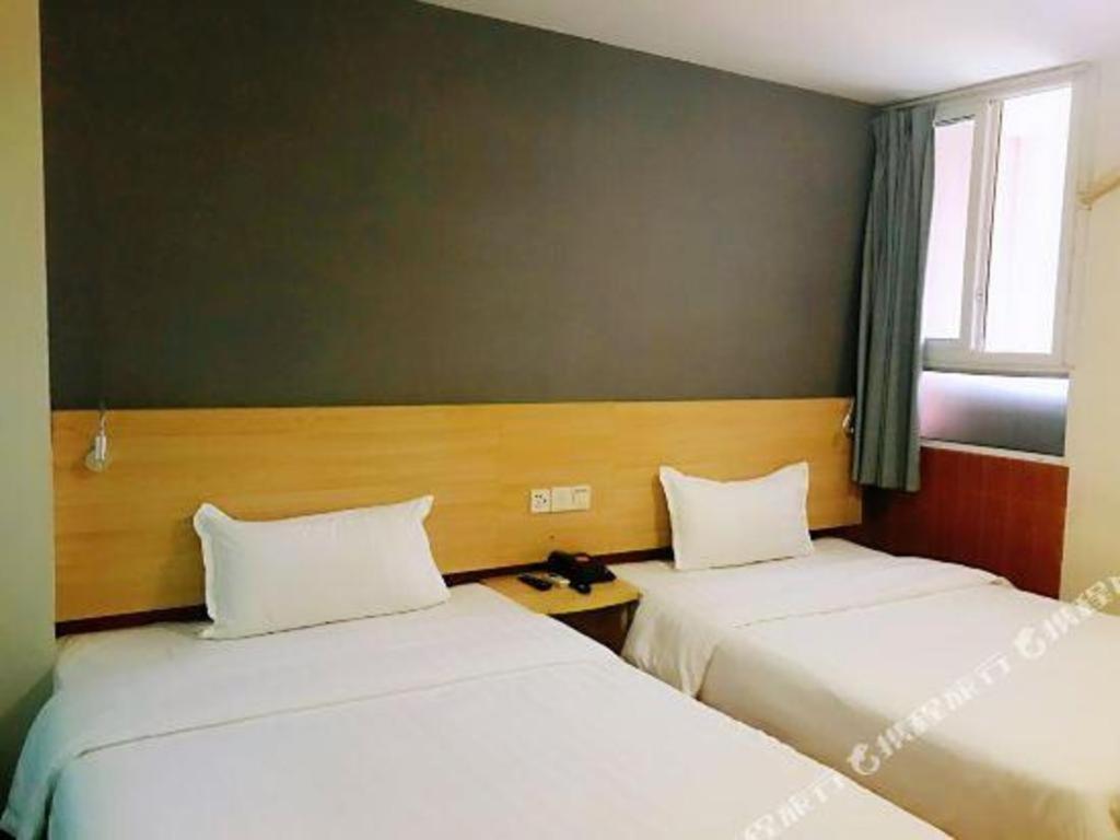 7 Days Inn Luzhou Commercial Pedestrian Street Center Exterior photo