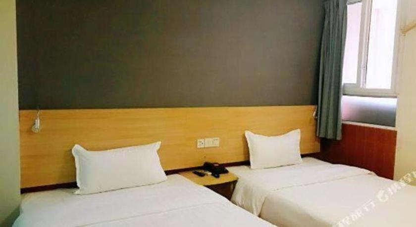 7 Days Inn Luzhou Commercial Pedestrian Street Center Exterior photo