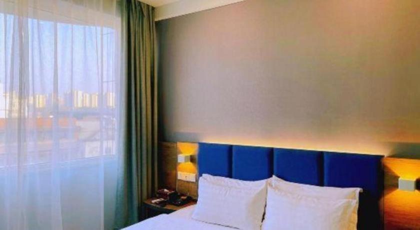 7 Days Inn Luzhou Commercial Pedestrian Street Center Exterior photo